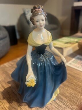 Royal Doulton Melanie HN 2271 Figurine 1964 England Vintage